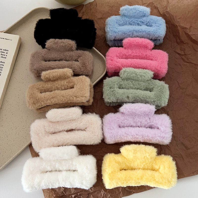 Fur Rectangular Claw Clutcher